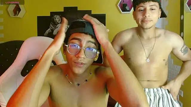 Pokazy przed kamerką – goldenjyj