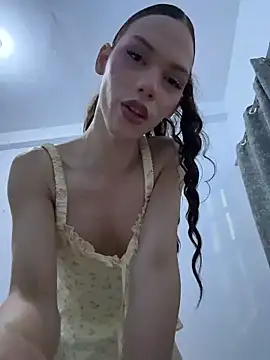 Carlita_cute Show in webcam