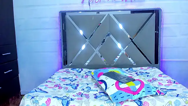 BunnyLove_ Show in webcam