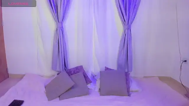 Chat XXX en directo de MiaYMolly