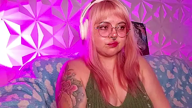 Chatroom XXX en direct de Satyn_doll