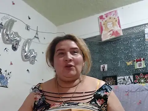 Perla1981-- – Live XXX-chat