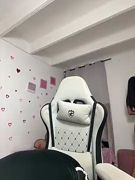 Онлайн чат XXX LiaaMoretzz