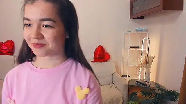 แชท XXX สดของ ShanaYock