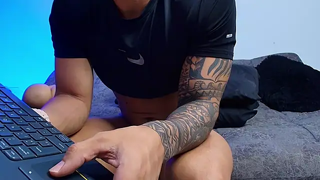 XXX chat uživo modela BrayaanFit