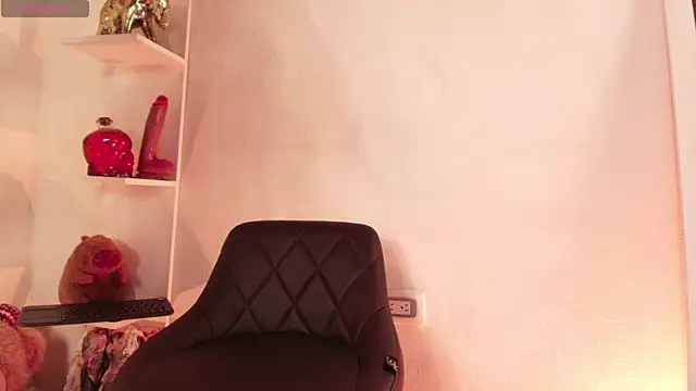 ema_parkerr élő XXX-chatje