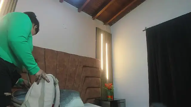 Lara_SeduceのライブXXXチャット