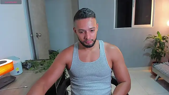 Show modela Juan_Calix na web-kameri