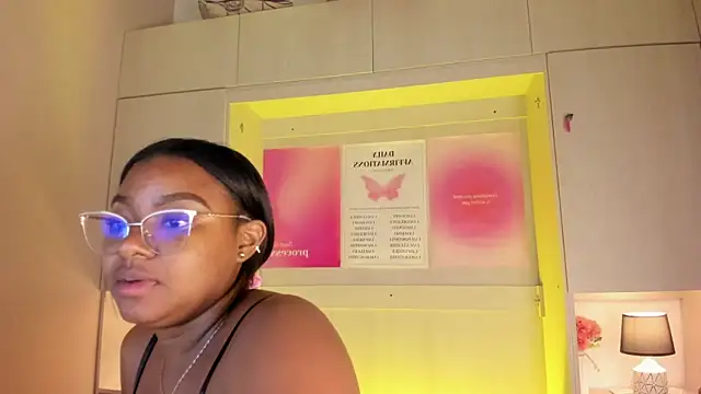 Chat +18 de tamaraa_smiith ao vivo