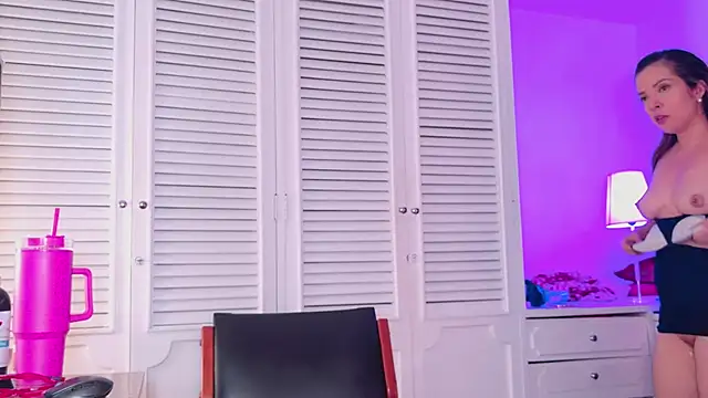 دردشة Adel_Nesbiit الجنسية المباشرة