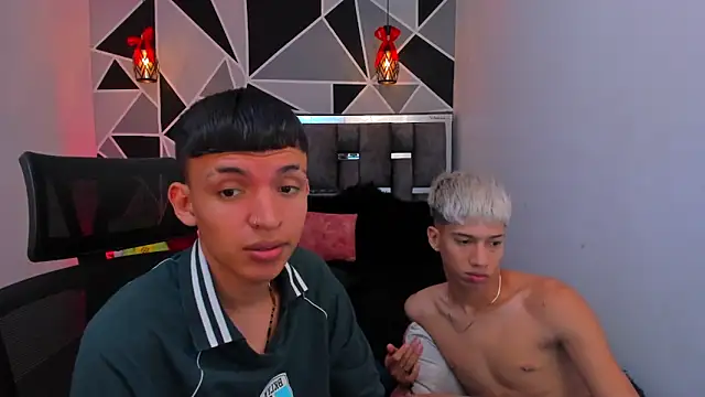 Chat +18 de Juan_Nd_Steven ao vivo