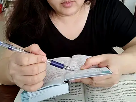 AngelwithEcupのライブXXXチャット