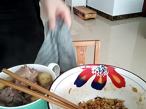 Chatroom XXX en direct de AngelwithEcup