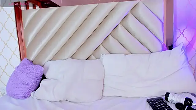 Lolaa-evans: онлайн-секс-чат