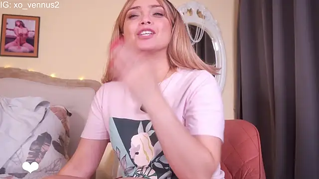 annie22love webkamerás műsora