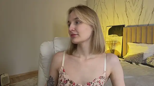 _Vikky_Moon_ élő XXX-chatje