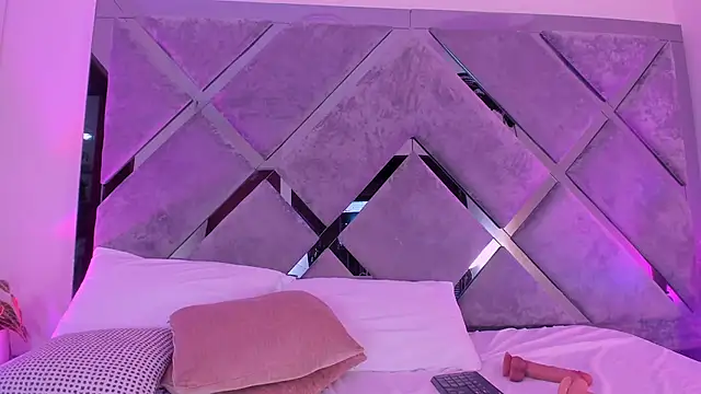 luciagray1's Live XXX Chat