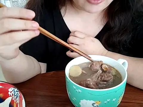 AngelwithEcupのライブXXXチャット