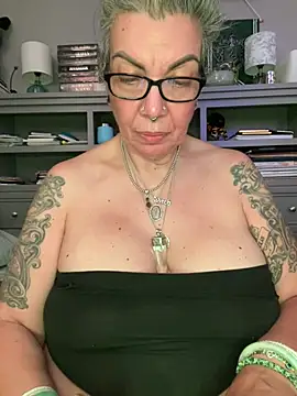 Chat +18 de dieseldame1313 ao vivo