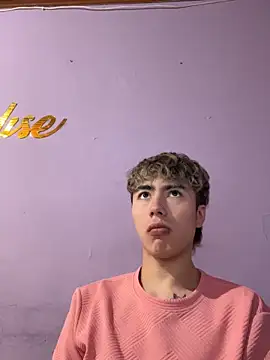 AlexanderCollman2 Live XXX-chat