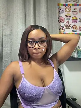 Kloe_rousse01 Adlı Modelin Canlı XXX Sohbeti