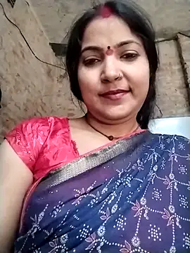 Maidangirl: διαδικτυακό σόου στην κάμερα