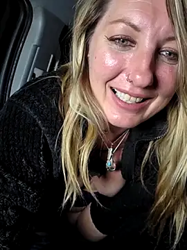 SheIsSomething Live XXX Chat