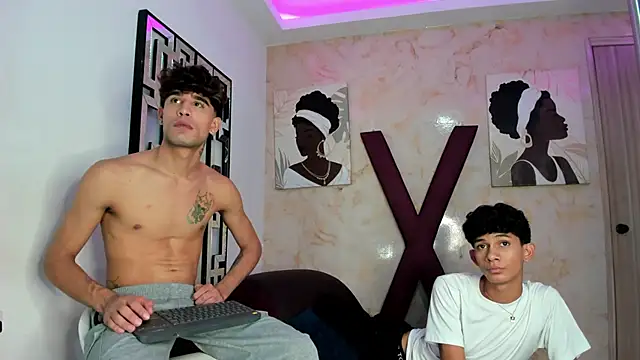 XXX chat uživo modela PRETTY_COCK1