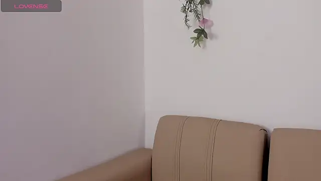 valy_shyness' Live XXX Chat