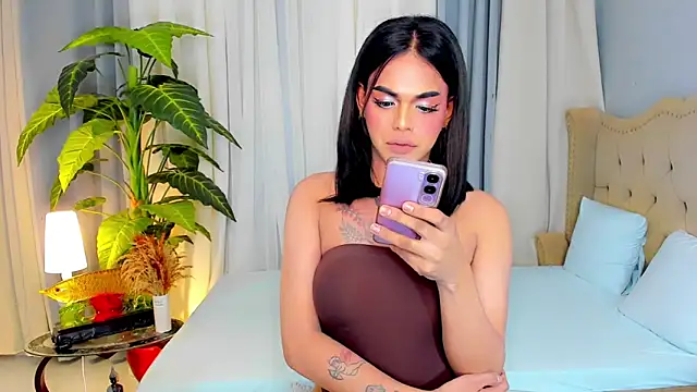 MochaliciousTransOnTop Pertunjukan Webcam