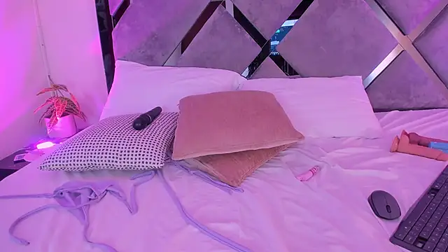 luciagray1's Live XXX Chat