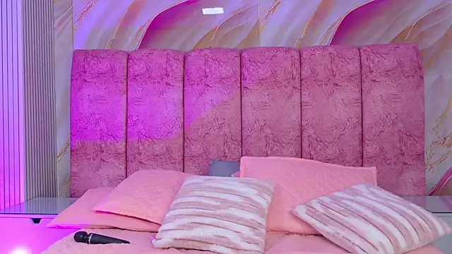 แชท XXX สดของ emmacurvy