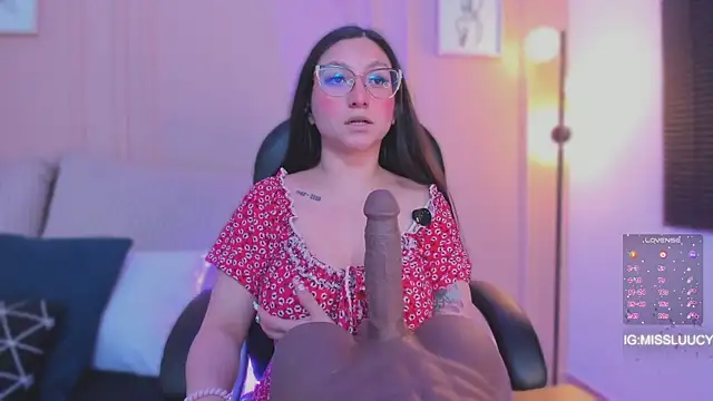 แชท XXX สดของ lucy_neil