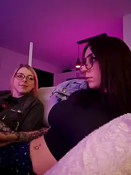 Pertunjukan Kamera Web LilyOrion