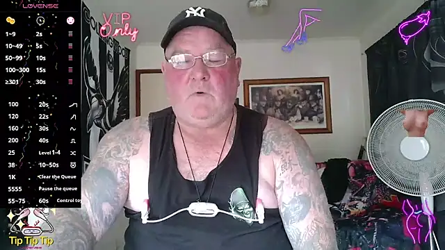 KINKYBLUEYES69 网络视讯表演