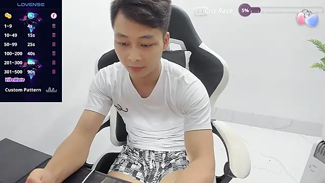 Naughty___asianのウェブカメラショー