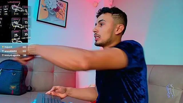 Pertunjukan Kamera Web Valentiinoss