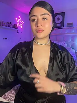 lucianaroy Adlı Modelin Canlı XXX Sohbeti