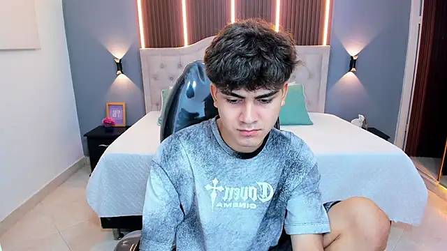 Tommy18__ 即時 XXX 聊天