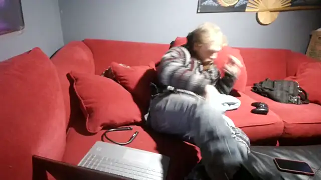 Thehotfox@xh: διαδικτυακό σόου στην κάμερα