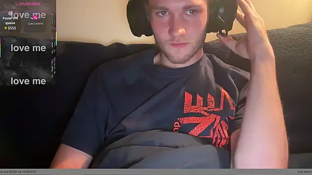 anomalies_ig: διαδικτυακό σόου στην κάμερα