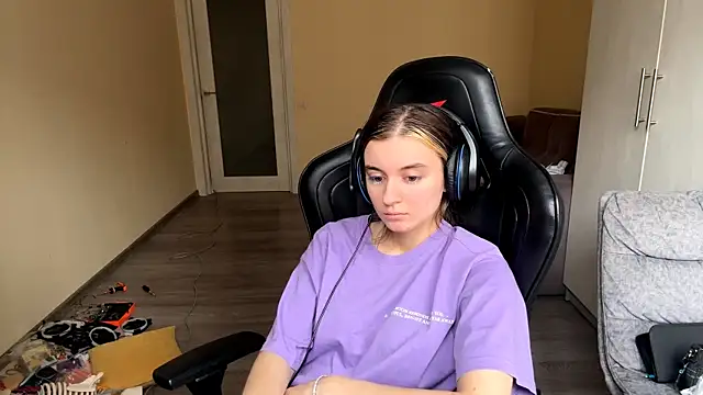 LueIvins Show in webcam