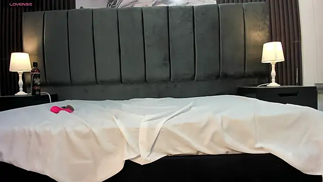 KarinaSimonz's Live Chat Room