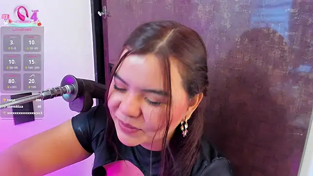 Czat XXX na żywo – klhoe_boobs