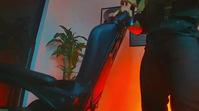 Онлайн чат XXX ALPHA_DOMINUS_