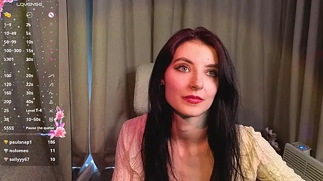XXX chat uživo modela NicoleLuxe