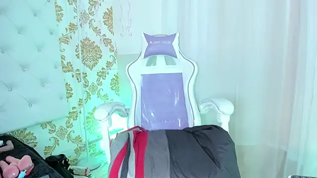 XXX chat uživo modela pinky__bunny