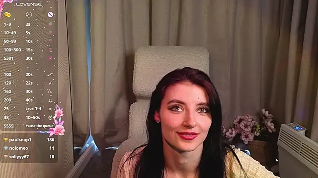 XXX chat uživo modela NicoleLuxe