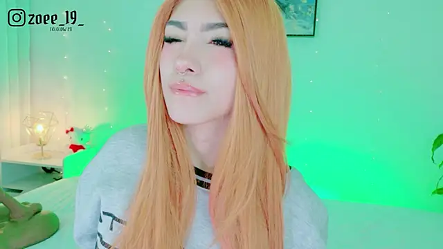 cuteezoe Adlı Modelin Canlı XXX Sohbeti