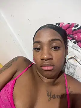 XXX chat uživo modela Emi_rousse